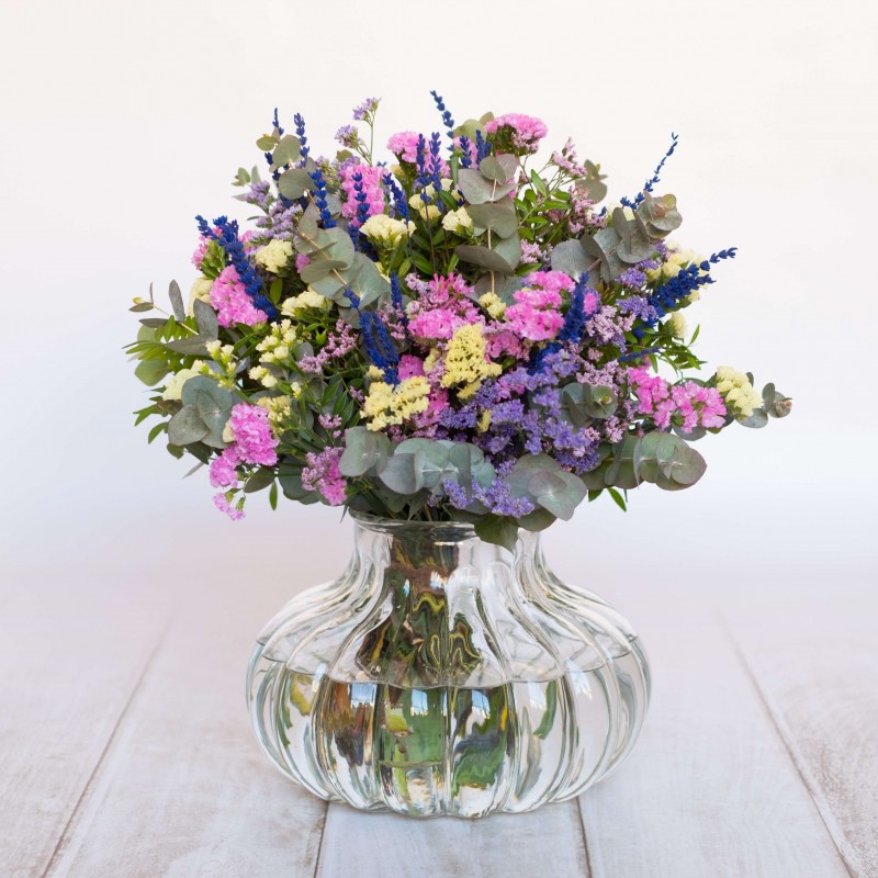 Ramo de flores de temporada tonos lilas